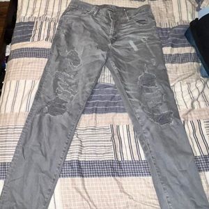 Very nice gray jeans 

#jeans #menjeans #straightjeans #rippedjeans #grayjeans